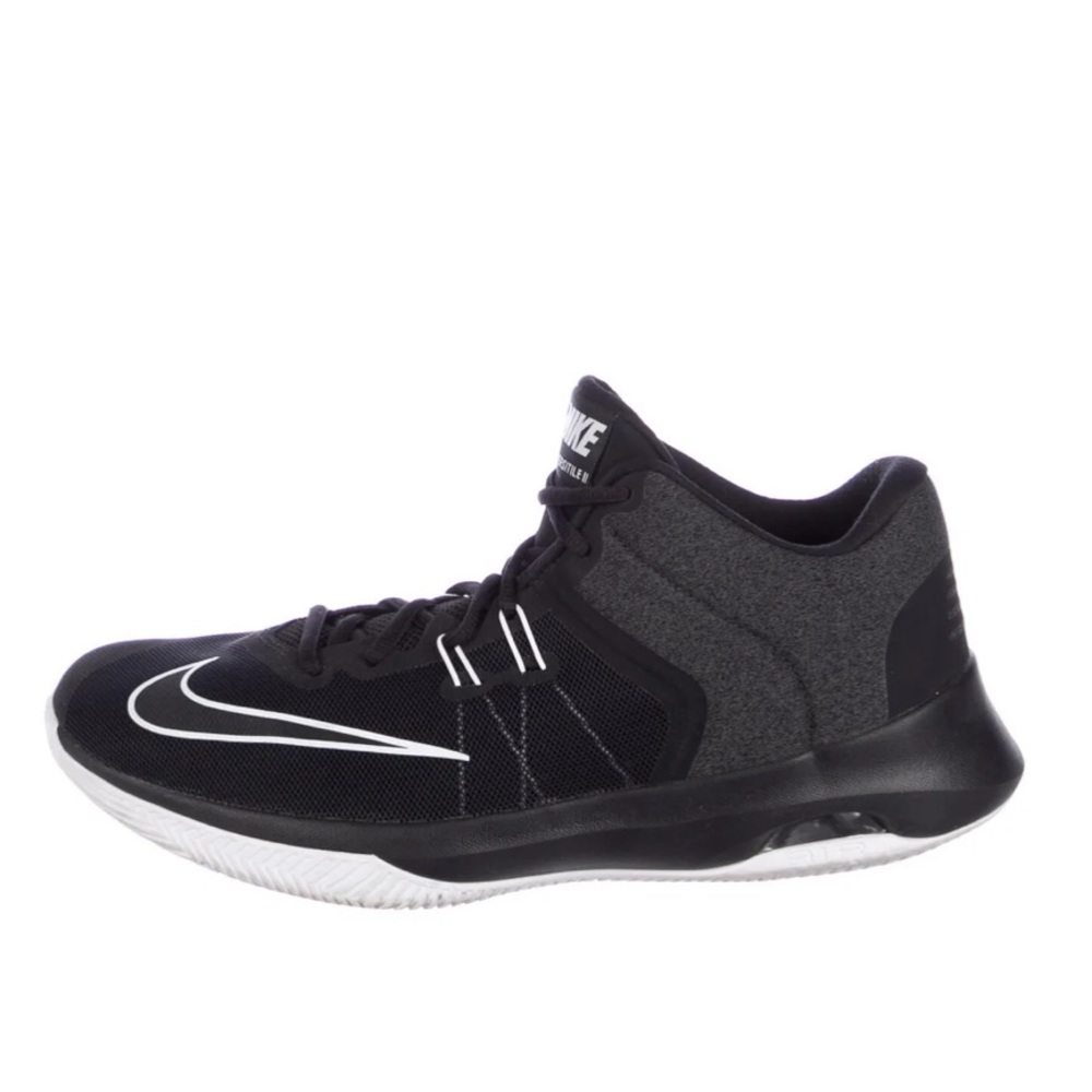 NIKE AIR VERSATILE ll BLACK/ WHITE